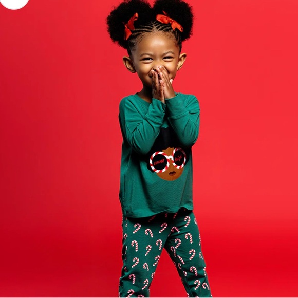 ELLE OLIVIA
Green Candy Cane bamboo Christmas Pajamas - Picture 1 of 5